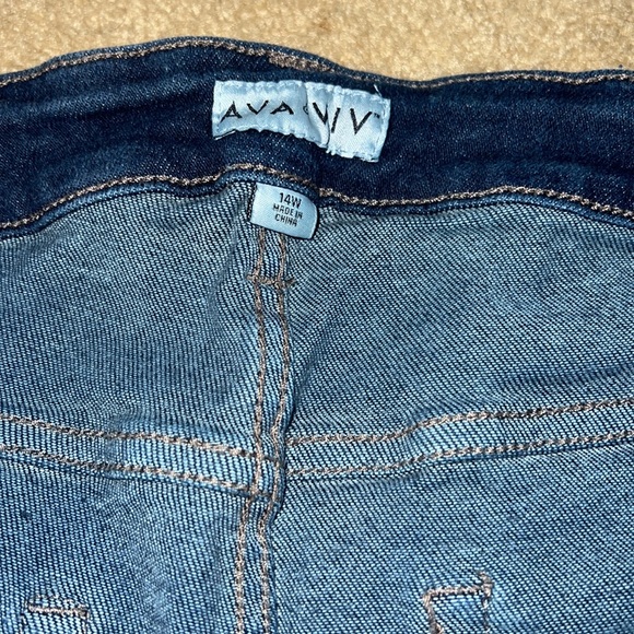 Shorts - Picture 2 of 3